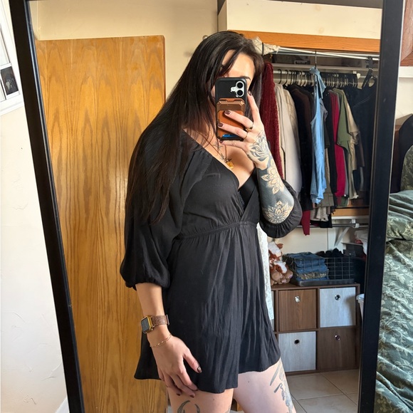 Black V-Neck Romper - Picture 2 of 2